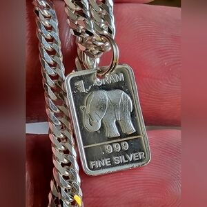 999 Fine Silver Elephant Pendant / Charm > 25mm > 1g Pure Silver